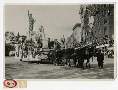 历史巡游花车第53号：自由女神像 作者 杰西·塔伯·比尔斯（Jessie Tarbox Beals）