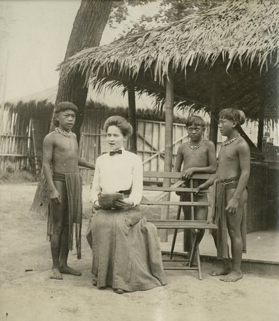 伊戈罗特歌唱课。[1904年世界博览会人类学部的菲律宾保留区] 作者 杰西·塔伯·比尔斯（Jessie Tarbox Beals）