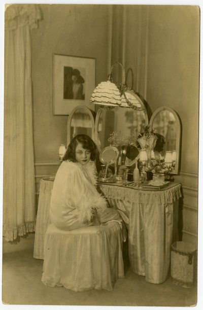 Lenore Ulric，女演员，c.1915-28 作者 杰西·塔伯·比尔斯（Jessie Tarbox Beals）