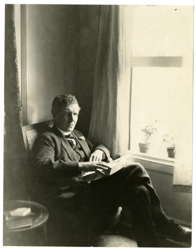 卢埃林-鲍伊斯，约1905-40（明胶银照片）。 作者 杰西·塔伯·比尔斯（Jessie Tarbox Beals）