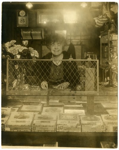吉拉德女士 作者 杰西·塔伯·比尔斯（Jessie Tarbox Beals）