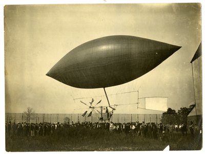 "流星号 "飞艇 作者 杰西·塔伯·比尔斯（Jessie Tarbox Beals）