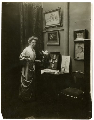 威尔穆特小姐，约1905-18（明胶银照片 作者 杰西·塔伯·比尔斯（Jessie Tarbox Beals）