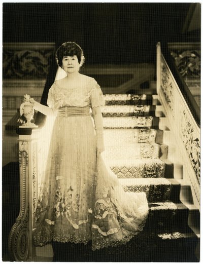芝加哥的Frank G Logan夫人，艺术赞助人，约1931-34年（明胶银照片）。 作者 杰西·塔伯·比尔斯（Jessie Tarbox Beals）