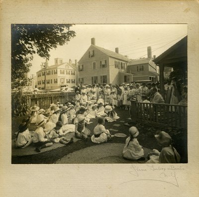 马萨诸塞州楠塔基特岛，约1905-15（明胶银照片 作者 杰西·塔伯·比尔斯（Jessie Tarbox Beals）