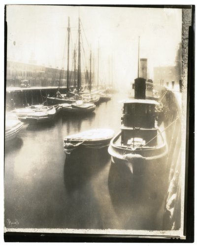 波士顿老T码头，约1902-10（明胶银照片 作者 杰西·塔伯·比尔斯（Jessie Tarbox Beals）