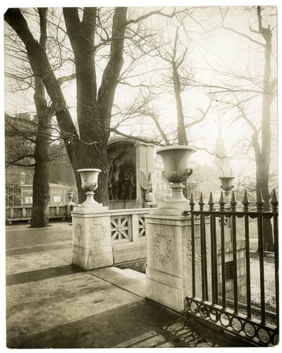 美国波士顿邵氏纪念馆，约1902-10（明胶银照片 作者 杰西·塔伯·比尔斯（Jessie Tarbox Beals）