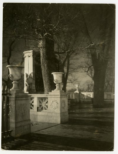 邵逸夫纪念馆夜景，美国波士顿，约1902-10（明胶银照片 作者 杰西·塔伯·比尔斯（Jessie Tarbox Beals）