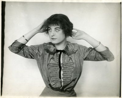 塔夫绸上衣，Forsythe，约1905-18（明胶银照片）。 作者 杰西·塔伯·比尔斯（Jessie Tarbox Beals）