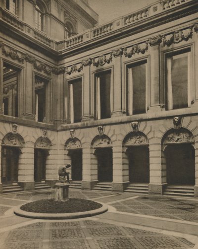 Throgmorton街的德雷珀斯大厅庭院，c1935年。 作者 乔尔