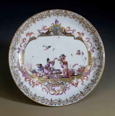 德国艺术：迈森瓷器。 代表亚洲人物喝茶的中国风。 由 Johann Gregor Hoeroldt（或 Herold 1696-1775）装饰的碟子，大约 1730 年。巴黎，装饰艺术 作者 约翰·格雷戈尔·赫罗德（Johann Gregor Herold）