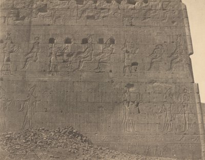 埃德福-东方面孔上的雕塑和铭文，1854年。 作者 约翰·比斯利·格林