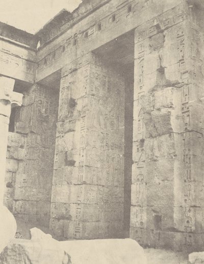 Medinet Habu，拉美西斯宫二世第二法院，东区 作者 约翰·比斯利·格林