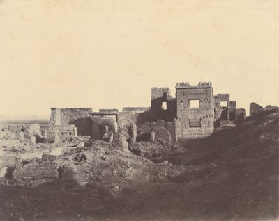 Medinet Habu。从拉美西斯·梅阿蒙宫的入口处拍摄的风景 作者 约翰·比斯利·格林