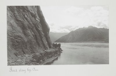基楚沿线公路，河岸上的部队 作者 约翰·克劳德·怀特