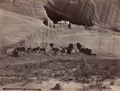 崖居遗址，Canyon de Chelly，1879-1881 年（照片） 作者 约翰·希勒斯