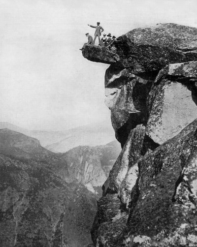 加州优胜美地山谷，约1890年（黑白照片）。 作者 约翰·劳森·斯托达德