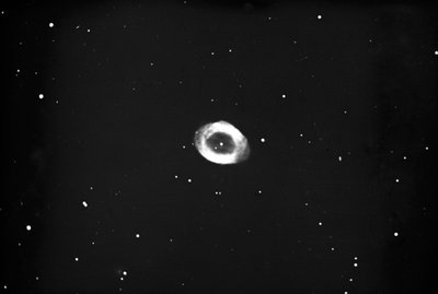天琴座环状星云的天文玻璃板幻灯片（玻璃底片） 作者 约翰·斯坦利·普拉斯基特