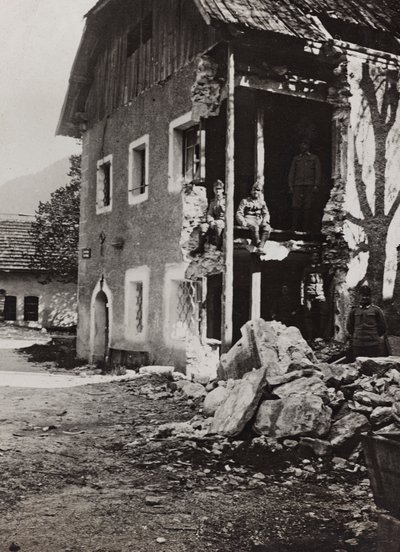 专辑“Meine weltkriegs - Erinnerungen South-West Front (Carinthia, Italien, South Tyrol) (My world war - memory of the South-Western Front in Carinthia, Italy, Trentino-Alto Adige) 31/03/1915-12/11/ 1918 - Josef Zohles Wien “：瓦尔布鲁纳的瓦砾（黑白照片） 作者 约瑟夫·佐尔斯（Josef Zohles）