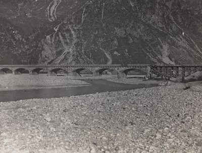 专辑“Meine weltkriegs - Erinnerungen South-West Front (Carinthia, Italien, South Tyrol) (My world war - memory of the South-Western Front in Carinthia, Italy, Trentino-Alto Adige) 31/03/1915-12/11/ 1918 - Josef Zohles Wien “：塔河上的军事桥梁 作者 约瑟夫·佐尔斯（Josef Zohles）