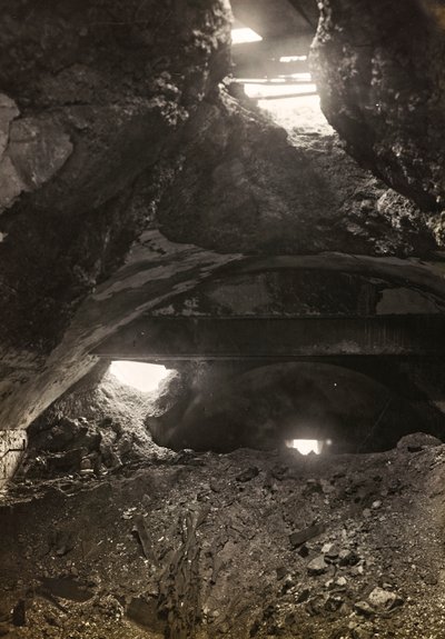 专辑“Meine weltkriegs - Erinnerungen South-West Front (Carinthia, Italien, South Tyrol) (My world war - memory of the South-Western Front in Carinthia, Italy, Trentino-Alto Adige) 31/03/1915-12/11/ 1918 年 - Josef Zohles Wien “：工厂的废墟（黑白 ph 作者 约瑟夫·佐尔斯（Josef Zohles）