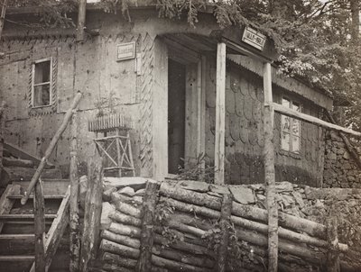 专辑“Meine weltkriegs - Erinnerungen South-West Front (Carinthia, Italien, South Tyrol) (My world war - memory of the South-Western Front in Carinthia, Italy, Trentino-Alto Adige) 31/03/1915-12/11/ 1918 - Josef Zohles Wien “：指挥部（黑白照片） 作者 约瑟夫·佐尔斯（Josef Zohles）