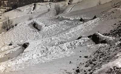 专辑“Meine weltkriegs - Erinnerungen South-West Front (Carinthia, Italien, South Tyrol) (My world war - memory of the South-Western Front in Carinthia, Italy, Trentino-Alto Adige) 31/03/1915-12/11/ 1918 - Josef Zohles Wien "：雪中的战壕 (b/wp 作者 约瑟夫·佐尔斯（Josef Zohles）