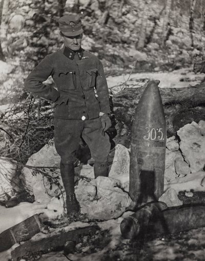 专辑“Meine weltkriegs - Erinnerungen South-West Front (Carinthia, Italien, South Tyrol) (My world war - memory of the South-Western Front in Carinthia, Italy, Trentino-Alto Adige) 31/03/1915-12/11/ 1918 年 - Josef Zohles Wien “：带子弹的士兵（黑白 ph 作者 约瑟夫·佐尔斯（Josef Zohles）