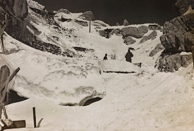 专辑“Meine weltkriegs - Erinnerungen South-West Front (Carinthia, Italien, South Tyrol) (My world war - memory of the South-Western Front in Carinthia, Italy, Trentino-Alto Adige) 31/03/1915-12/11/ 1918 - Josef Zohles Wien "：雪中的士兵 (b/wp 作者 约瑟夫·佐尔斯（Josef Zohles）