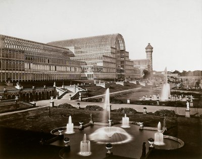 伦敦的水晶宫：花园和喷泉，约1870年（黑白照片 作者 约瑟夫·帕克斯顿