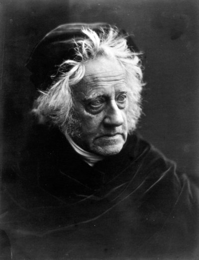 约翰·弗雷德里克·威廉·赫歇尔爵士，1867年（bw照片） 作者 Julia Margaret Cameron