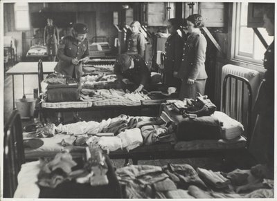 套件检查，1939-45 作者 朱利安·范·斯特雷克（Jurian van Streeck）或史翠克（Streek）