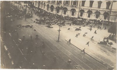 1917年7月4日，政府部队向示威者射击，1917年 作者 卡尔·卡洛维奇·布拉