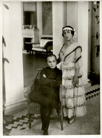 Mathilde Kschessinska 1872-1971与她的儿子Vladimir，1916年。 作者 卡尔·卡洛维奇·布拉