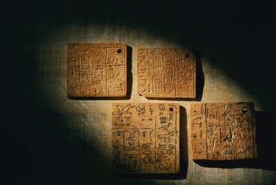 卡阿国王的骨和象牙文字标签，早王朝时期，2002 年（照片） 作者 肯尼思·加勒特