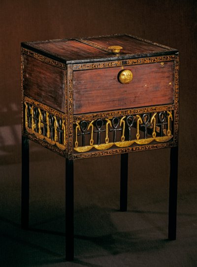 长腿装饰柜，2009 年（照片） 作者 肯尼思·加勒特