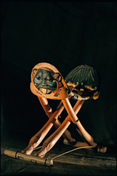 图坦卡蒙国王的折叠象牙头枕，新王国，2002 年（照片） 作者 肯尼思·加勒特