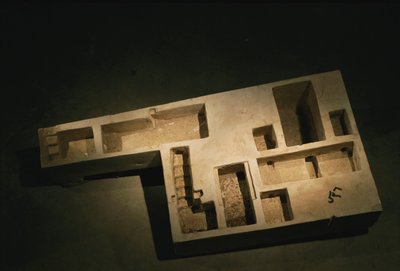 王陵石灰岩模型，中王国，2002 年（照片） 作者 肯尼思·加勒特