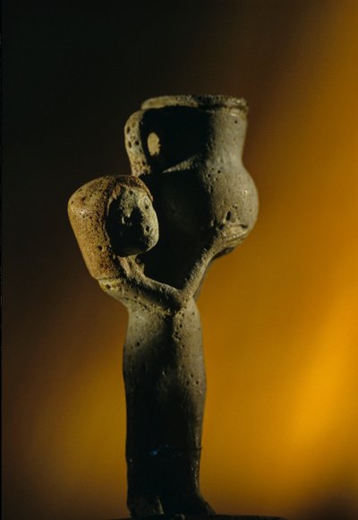 Unguent Vessel，女仆造型，2009 年（照片） 作者 肯尼思·加勒特