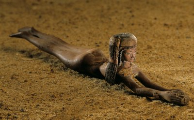 Unguent 勺；阿蒙霍特普三世在位时期；木质；金，2009 年（照片） 作者 肯尼思·加勒特