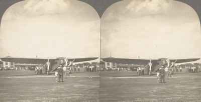 3组航空立体照片，包括莱特兄弟，1900-1929。 作者 Keystone View公司