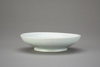标有日期为1832、1832的盘碟 作者 韩国学校