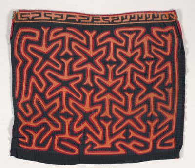 衬衫镶片（mola），c.1950（贴花棉） 作者 库纳印第安文化