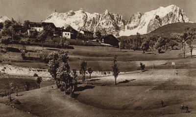 意大利：Pre Saint Didier 附近的 Catena del M Bianco（黑白照片） 作者 库尔特·希尔斯彻
