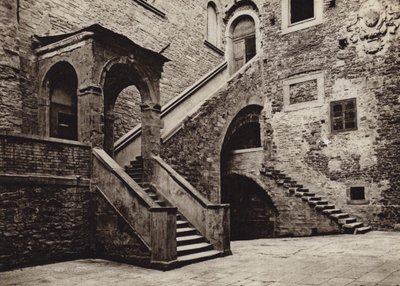 意大利：科尔托纳，Palazzo Pretorio（黑白照片） 作者 库尔特·希尔斯彻