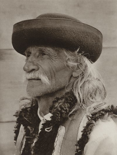 罗马尼亚：阿尔伯拉，老农民（黑白照片） 作者 库尔特·希尔斯彻