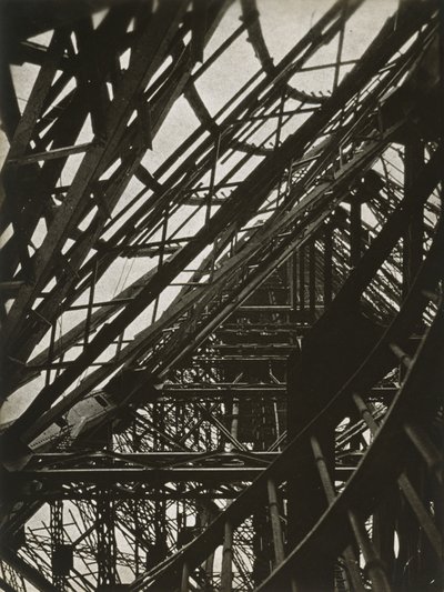 埃菲尔铁塔 作者 拉斯洛·莫霍利·纳吉（Laszlo Moholy Nagy）