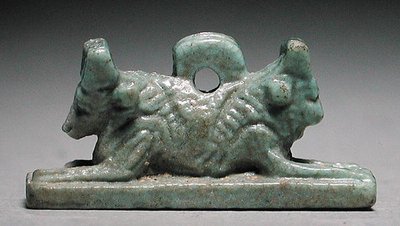 牛头狮护身符，赛特时期，公元前715-656年（蓝绿色辉石） 作者 晚期埃及人