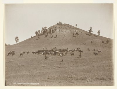 在山上工作的小群，约1900年。 作者 拉顿·奥尔顿·霍夫曼