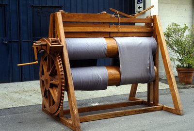 羊毛织机。 模型来自列奥纳多·达·芬奇 (Leonardo da Vinci) 的绘图。 米兰科技博物馆。 作者 达芬奇（后）芬奇